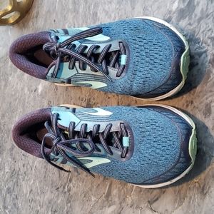 Brooks Sneakers 👟